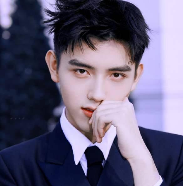 娱乐圈爆料罗云熙陈飞宇,神秘恋情曝光引热议